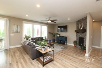 1073 W Smoky Quartz St in Kuna, ID - Building Photo - Building Photo