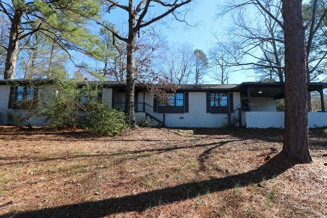 1100 Martin St N in Pell City, AL - Building Photo - Building Photo