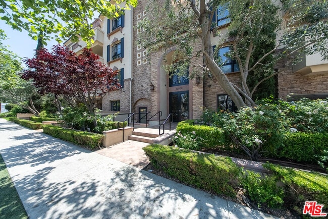 12026 Hoffman St in Los Angeles, CA - Building Photo - Building Photo
