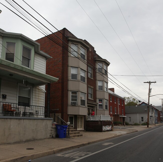 231 N Locust St in Hagerstown, MD - Building Photo - Building Photo