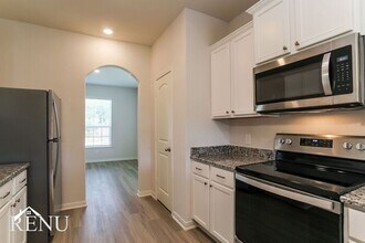 10495 Red Cardinal Dr in Cleveland, TX - Building Photo - Building Photo