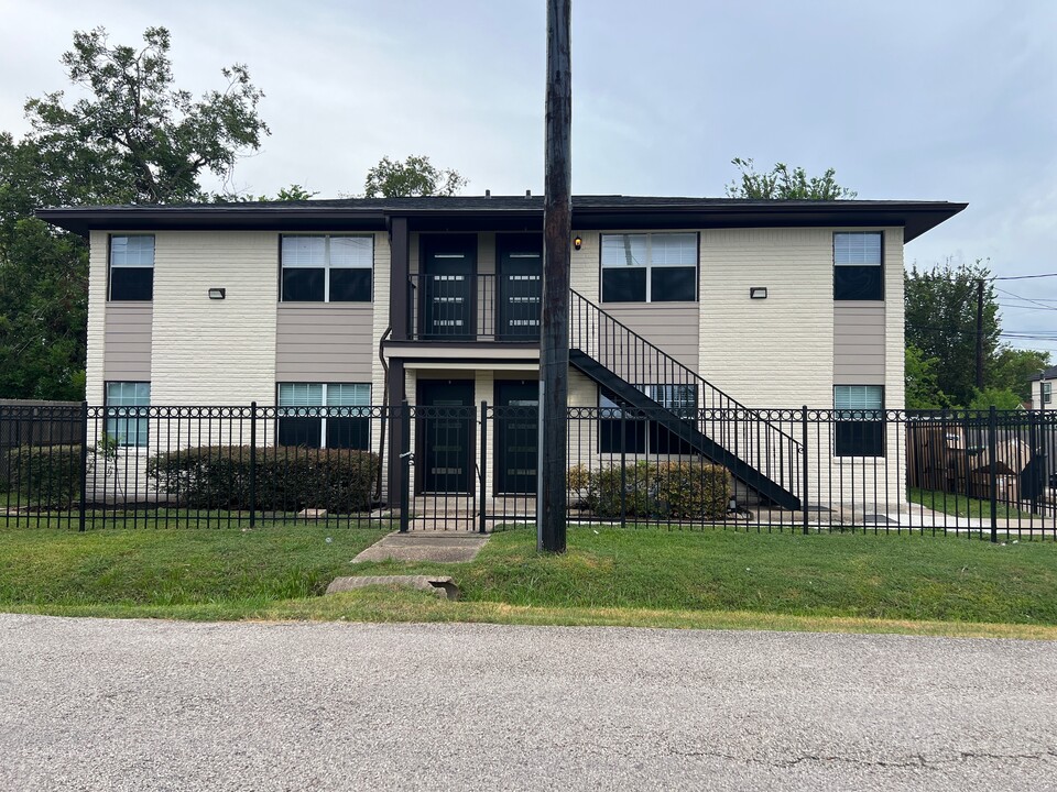 7826 Gladstone St, Unit B in Houston, TX - Foto de edificio