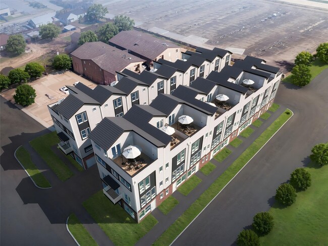 property at 815 E 5th St