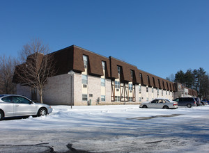 Pembrook Place in Youngstown, OH - Building Photo - Building Photo