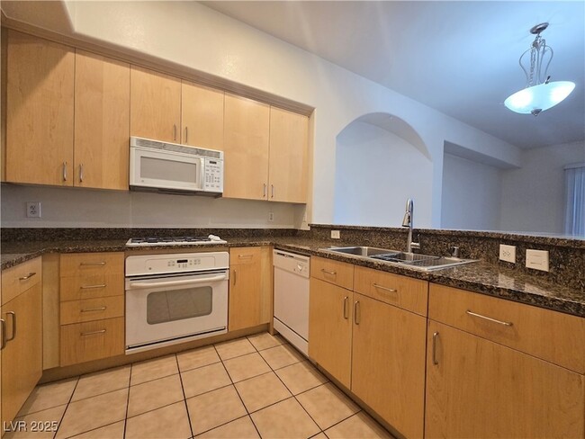20 E Serene Ave, Unit 1C in Las Vegas, NV - Building Photo - Building Photo