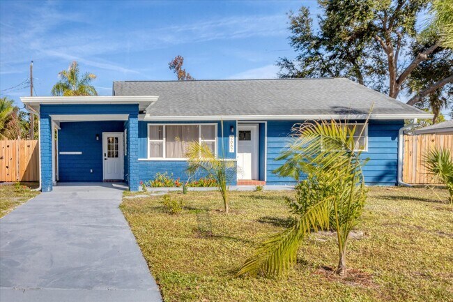 2667 Cheryle Ln in Sarasota, FL - Building Photo - Building Photo