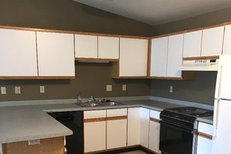2855 Glen Creek Pl, Unit 11 in Appleton, WI - Building Photo - Building Photo