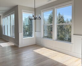 4949 NW Deerhaven Ter in Portland, OR - Building Photo - Building Photo