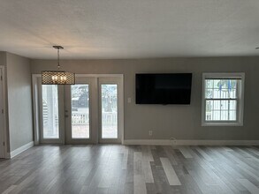 5075 Starfish Dr SE, Unit B in St. Petersburg, FL - Building Photo - Building Photo