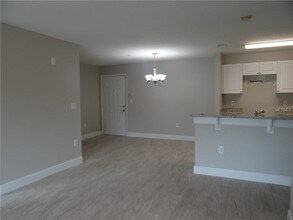 5463 Vineland Rd in Orlando, FL - Building Photo - Building Photo