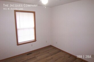 901 W Dustin Ln in Nixa, MO - Building Photo - Building Photo