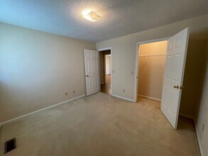 1402 Valleywood Dr-Unit -A in Murray, KY - Building Photo - Building Photo