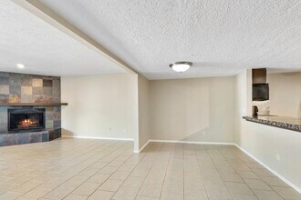 207 Camino de los Marquez, Unit #5 in Santa Fe, NM - Foto de edificio - Building Photo