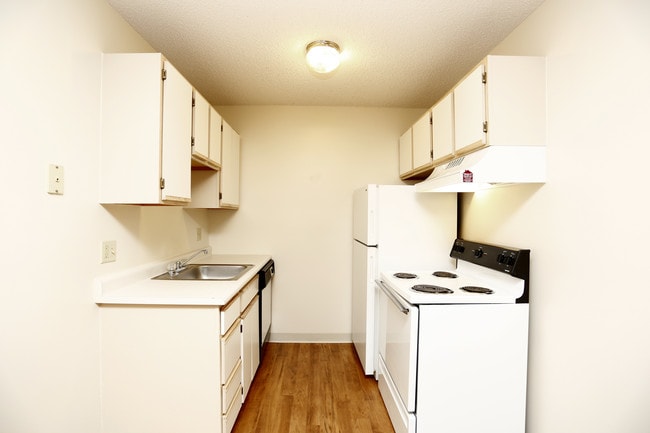 Harbour Cove Apartments in Cincinnati, OH - Building Photo - Interior Photo