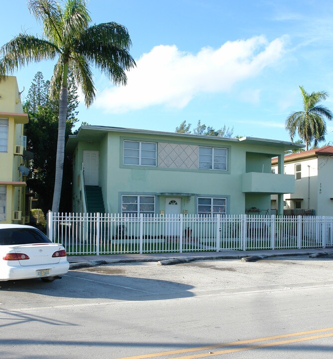 1756 Calais Dr in Miami Beach, FL - Foto de edificio