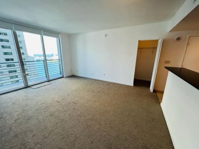 335 S Biscayne Blvd, Unit 2406 in Miami, FL - Foto de edificio - Building Photo