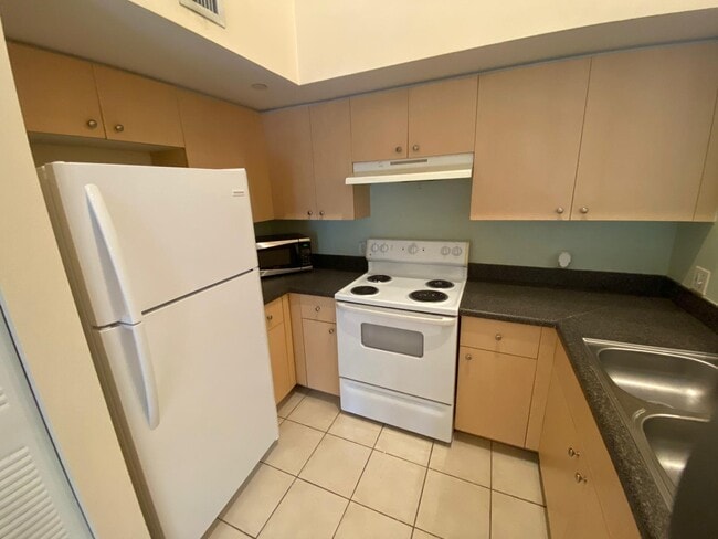 4211 San Marino Blvd in West Palm Beach, FL - Building Photo - Building Photo