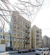 680 E 224th St in Bronx, NY - Foto de edificio - Building Photo