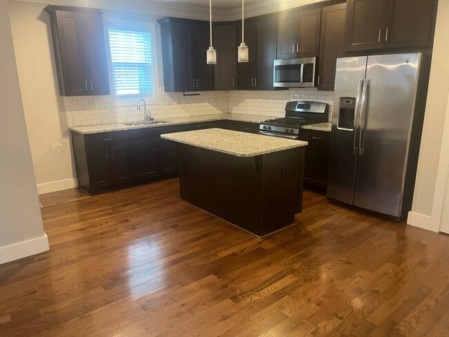 1458 Avon St, Unit A in Charlottesville, VA - Foto de edificio - Building Photo