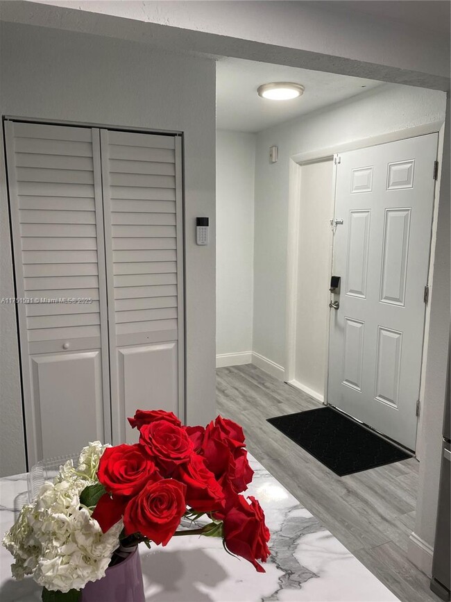 9373 Fontainebleau Blvd in Miami, FL - Building Photo - Building Photo