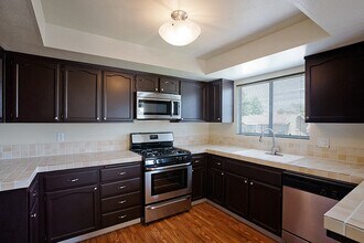 200 W. Olive Ave. in La Habra, CA - Foto de edificio - Building Photo