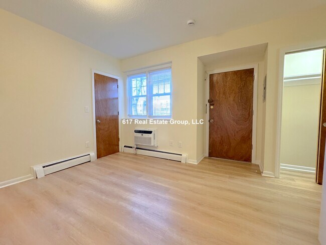 2018 Commonwealth Ave in Boston, MA - Building Photo - Building Photo