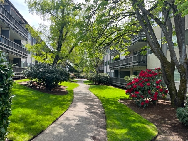 2500 81st Ave SE, Unit 133 in Mercer Island, WA - Foto de edificio - Building Photo