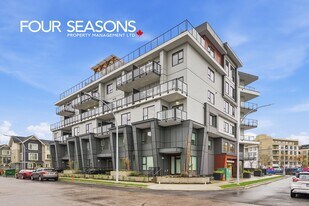 15739 Fraser Hwy in Surrey, BC - Building Photo