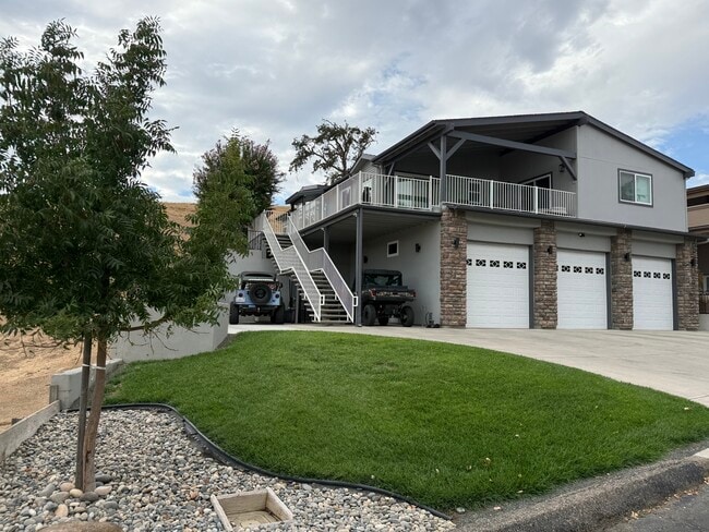 2665 Bridle Trail Ln in Paso Robles, CA - Foto de edificio - Building Photo
