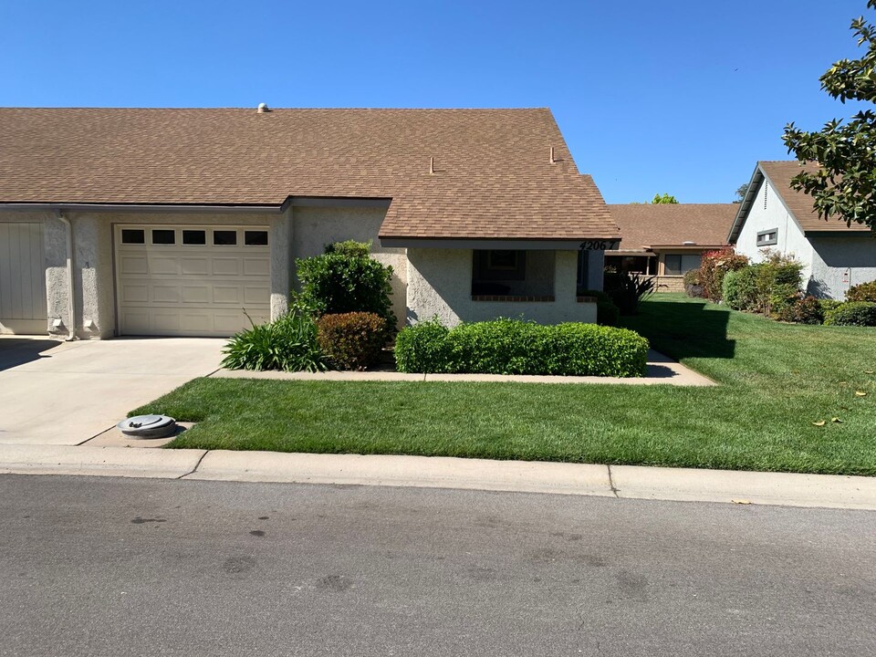 42067 Village 42 in Camarillo, CA - Building Photo