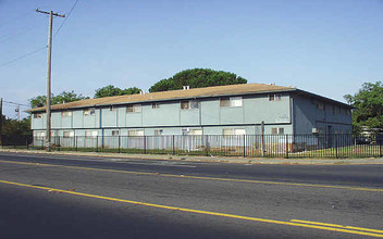 6300 Martin Luther King Jr Blvd in Sacramento, CA - Foto de edificio - Building Photo