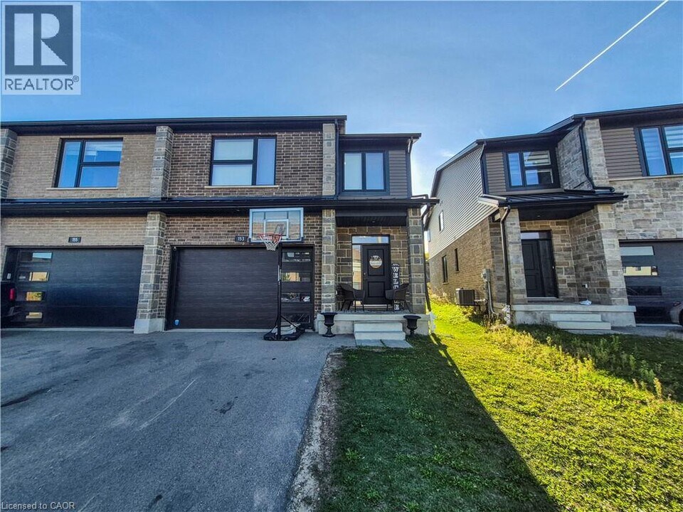 153 Otterbein Rd in Kitchener, ON - Building Photo