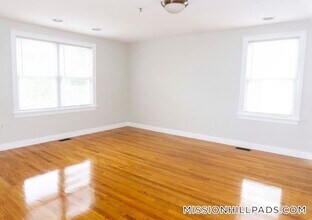 14 Notre Dame St in Boston, MA - Building Photo - Building Photo