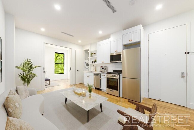 353 Vernon Ave in Brooklyn, NY - Building Photo - Building Photo