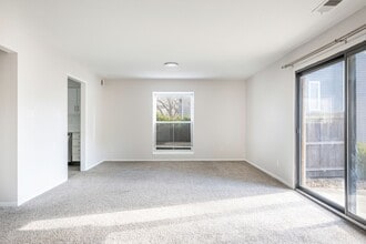 Corinth Paddock in Prairie Village, KS - Foto de edificio - Building Photo