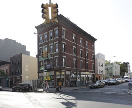 566 Lorimer St in Brooklyn, NY - Building Photo - Building Photo