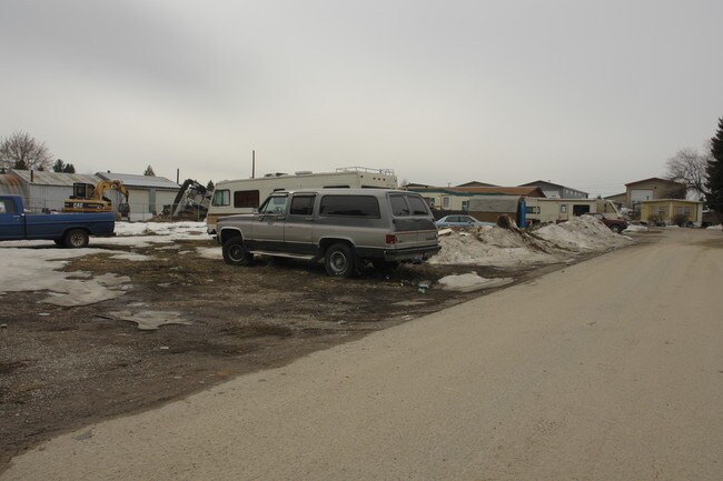 10319 N Kender Ln in Hayden, ID - Foto de edificio - Building Photo
