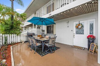 324 W Pine St, Unit 6302.5 in Lantana, FL - Building Photo - Building Photo