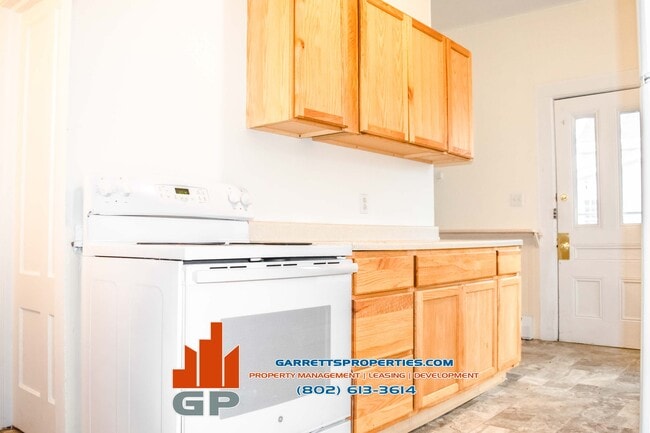 64 N Pleasant St, Unit 3 in Middlebury, VT - Building Photo - Building Photo