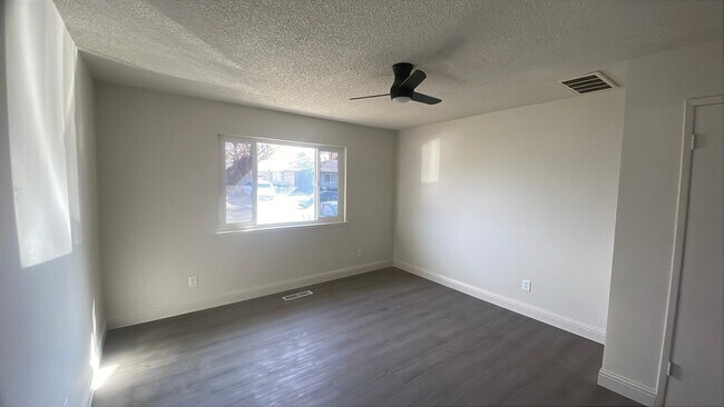 4917 Orchid Way in Sacramento, CA - Building Photo - Building Photo