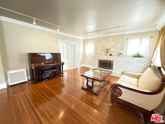 452 Westminster Ave in Los Angeles, CA - Foto de edificio - Building Photo