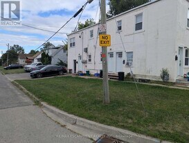 63 Pelham Rd in St Catharines, ON - Building Photo