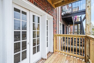 562 Glenwood Ave in Cincinnati, OH - Foto de edificio - Building Photo