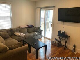 16 Washburn St, Unit 1 in Boston, MA - Building Photo