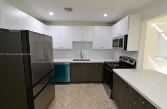 11011 SW 79th Ave in Miami, FL - Building Photo - Building Photo