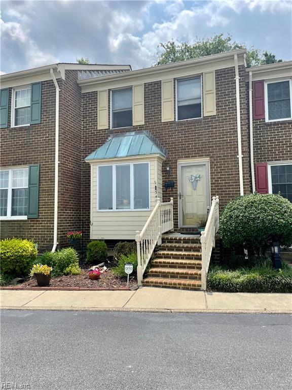 property at 340 Worthington Square