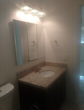 410 SE 3rd St, Unit 7 in Hallandale Beach, FL - Foto de edificio - Building Photo