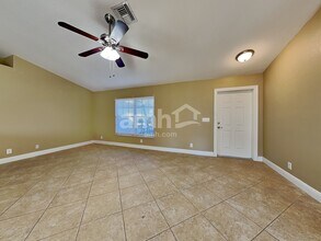 932 SW Gwendolen Terrace in Port St. Lucie, FL - Building Photo - Building Photo