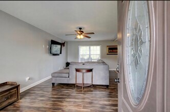 1321 Allmon Dr in Clarksville, TN - Foto de edificio - Building Photo