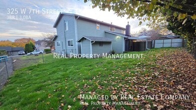 325 W 7th St in La Center, WA - Building Photo - Building Photo